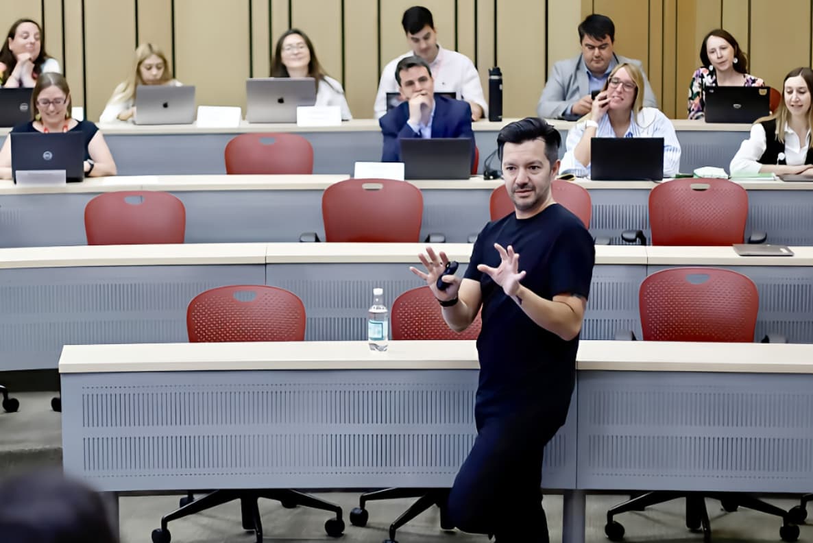 Ernesto Jara en la Universidad de los Andes